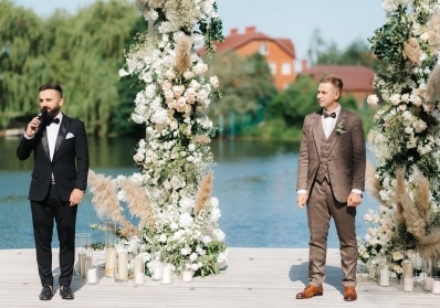 How to Choose the Right Wedding Host for Your Big Day image sidebar