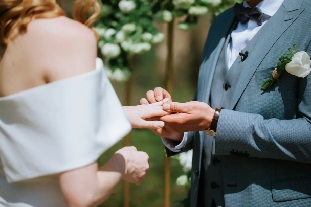 Top Wedding Trends for 2025: What’s In and What’s Out image